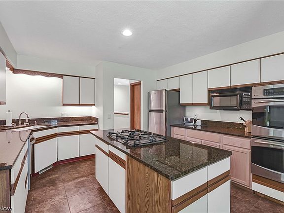 3rd image of 32078 Willow Cir