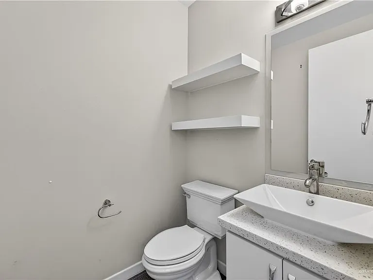 1444 Ozark Ave — Photo 14