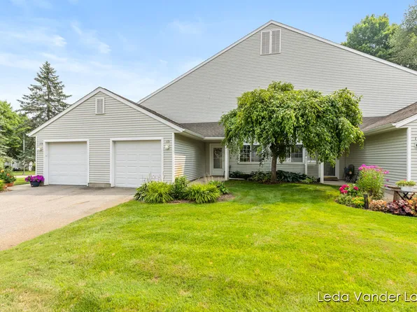 171 Hunters Ln NE, Rockford, MI 49341