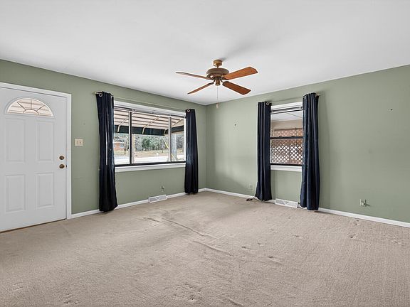 3rd image of 622 Lynn Rd