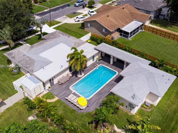 235 SE 6th St, Dania, FL 33004