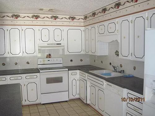 3rd image of 413 Jeffery Ln