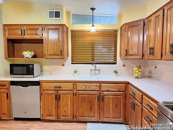 5th image of 327 CICERO DR
