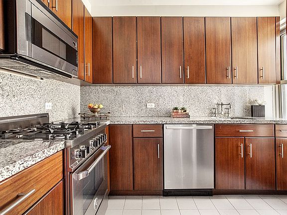 3rd image of 424 E 52nd St APT 4A