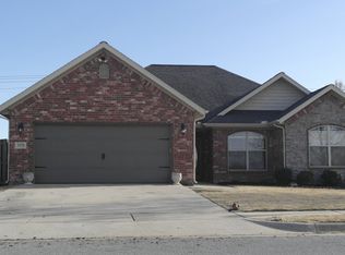 3704 W Langmead Dr, Rogers, AR 72758