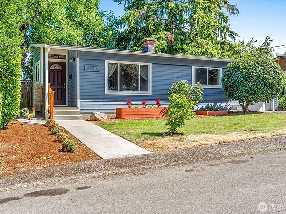 3rd image of 2300 NE 8th Place