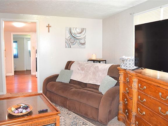 4th image of 409 Wilson Ave