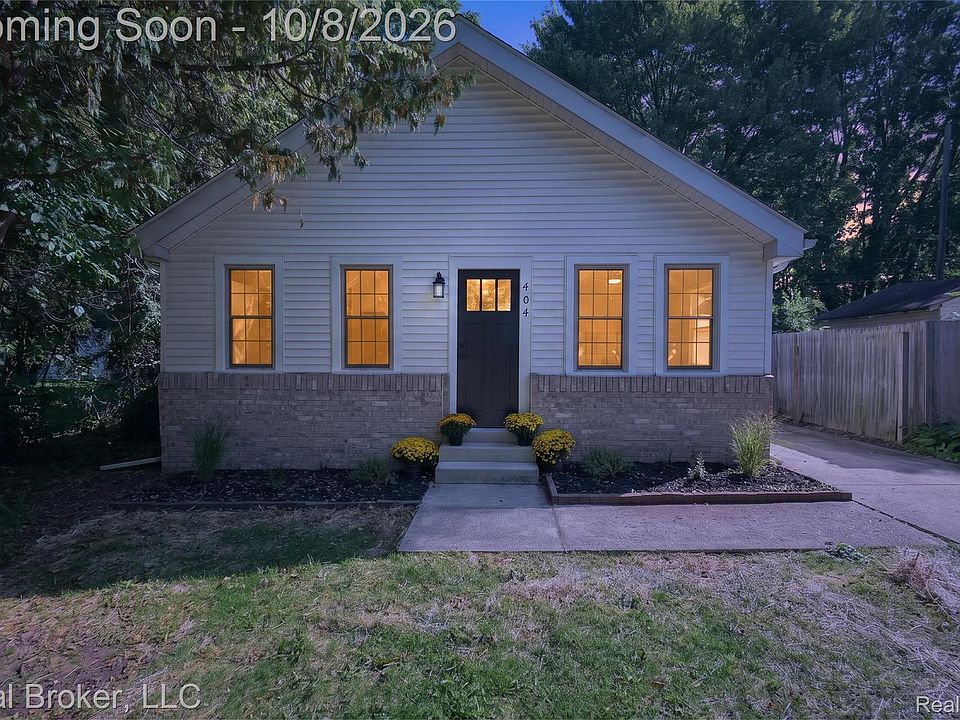 1st image of 404 Laprairie St