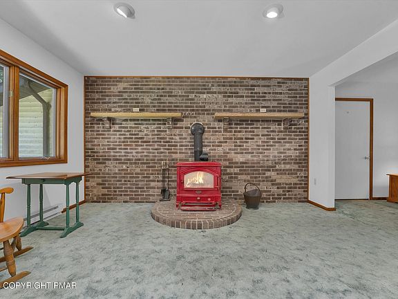 3rd image of 909 Hell Hollow Rd