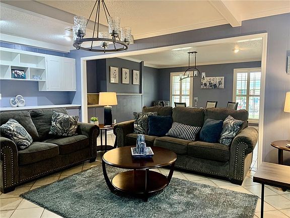 2nd image of 523 Wimbledon Blvd