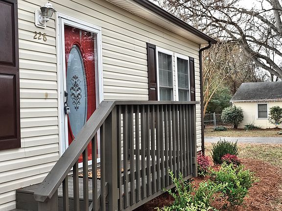 4th image of 228 Piedmont Ave