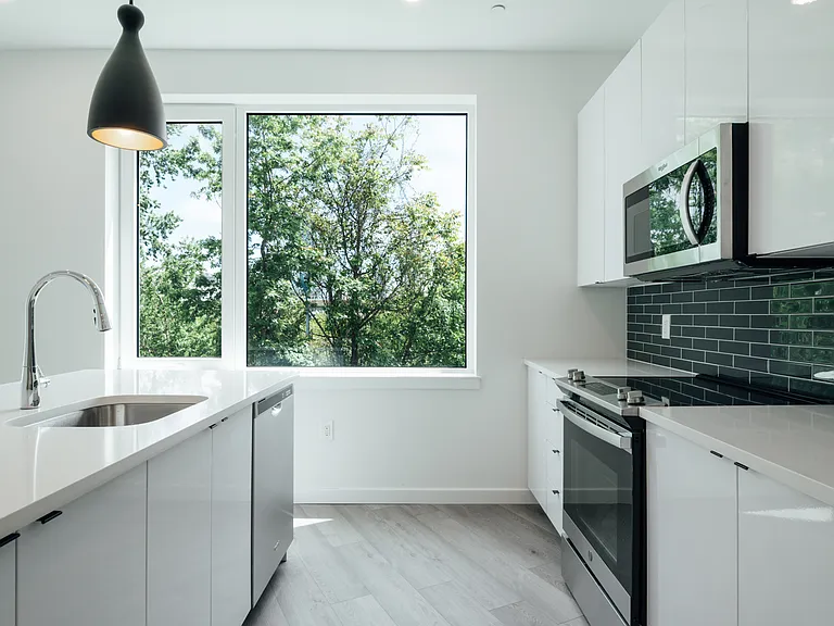 130 Monitor Street — Photo 10