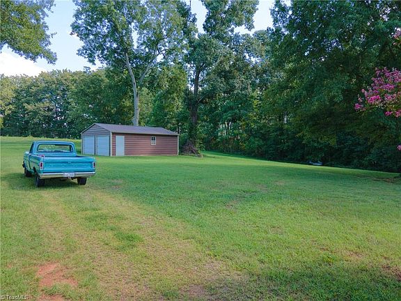 3rd image of 1566 Mocksville Highway