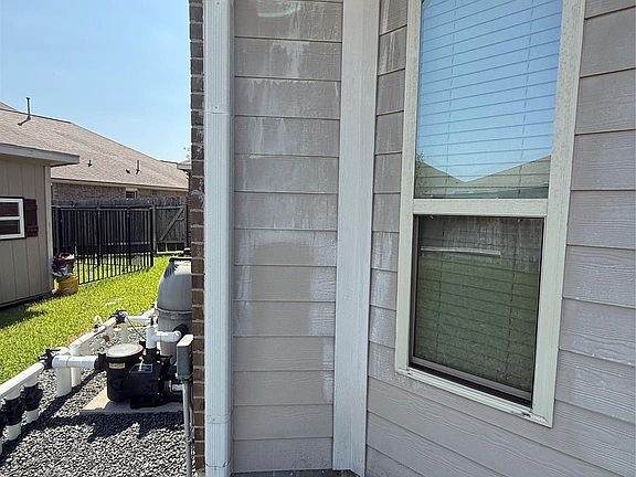 3rd image of 7126 Edwanna Ln