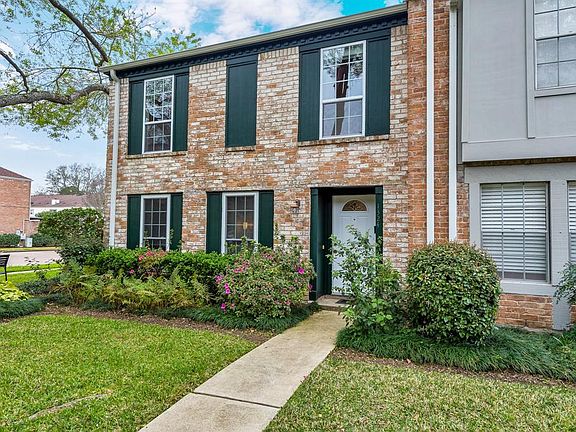 4th image of 1324 Country Place Dr