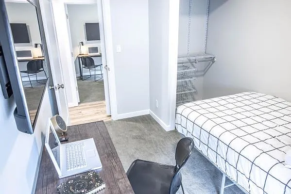 309 E White St — Photo 10