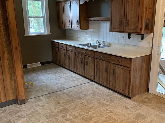 3rd image of 30 Woodland Ave
