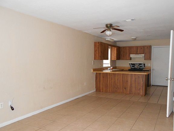 3206A LIVING/DINING AREA