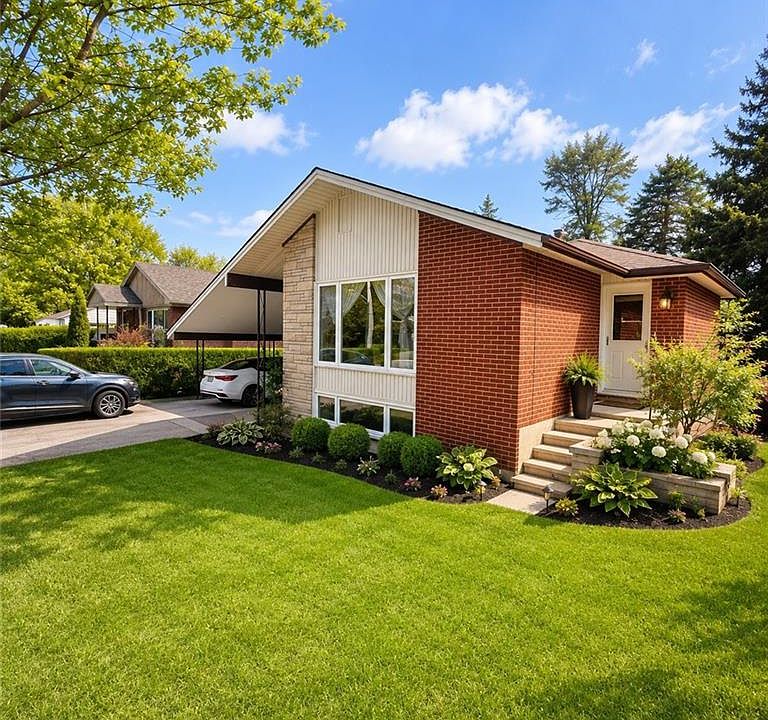 1st image of 82 Blackwood Cres