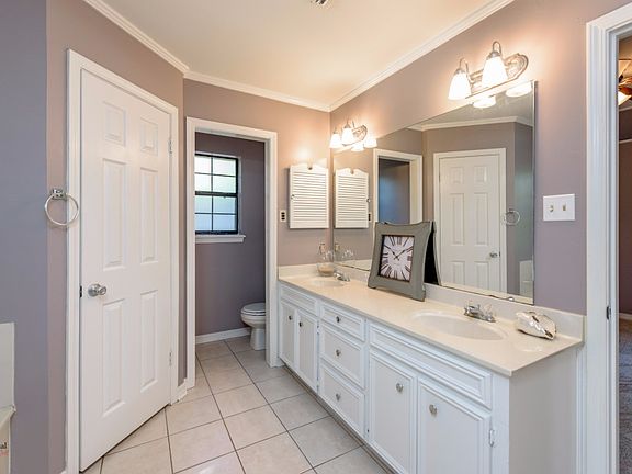 3rd image of 8606 Woodlake Dr