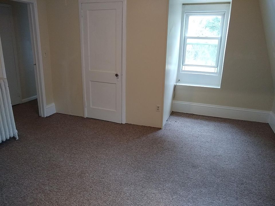 1st image of 22 Cottage Pl #9
