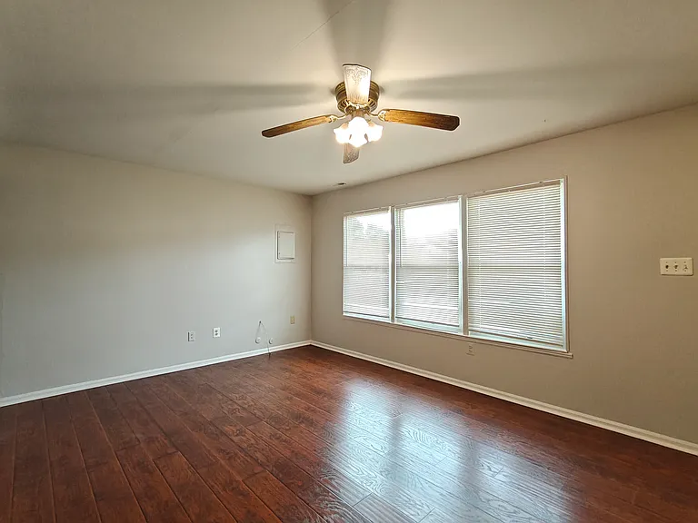 60 Farmhouse Rd — Photo 3