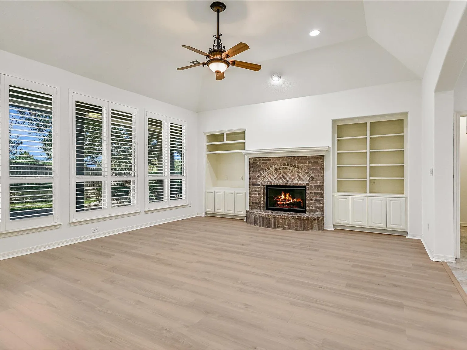 4 bed, 3.0 bath, 3044 sqft, $3,000 — Photo 4