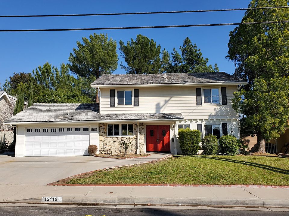1st image of 12118 Woodley Ave
