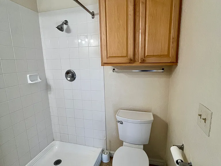 908 Laura St — Photo 23