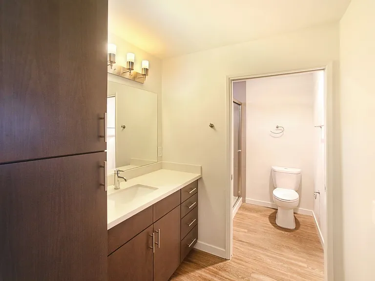 unit on 32nd — Photo 6