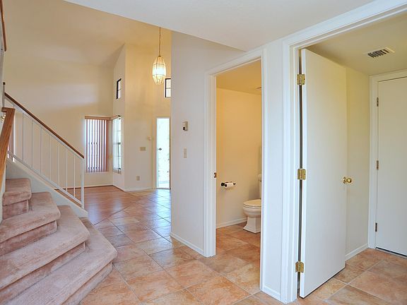 5th image of 875 W Port Royal Pl