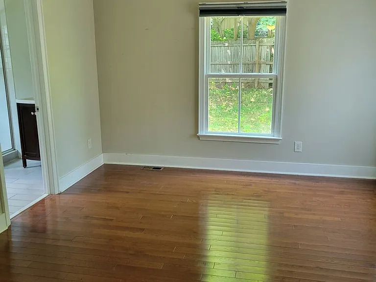 219 E South St — Photo 11