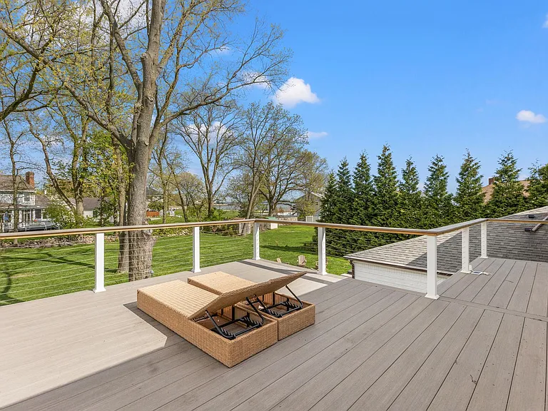 80 Soundview Dr — Photo 33