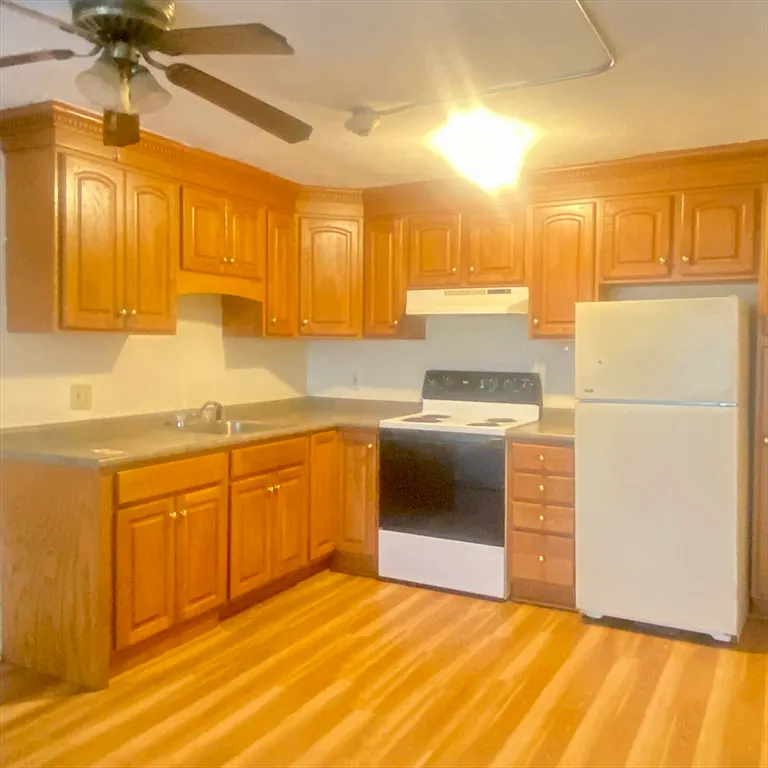 2 bed, 1.0 bath, 714 sqft, $2,600 — Photo 1