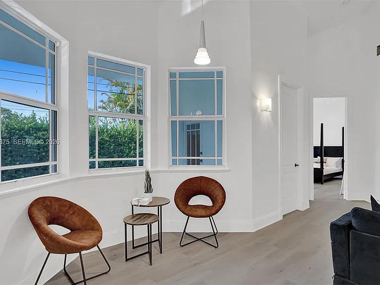 1207 SW 21st St — Photo 15