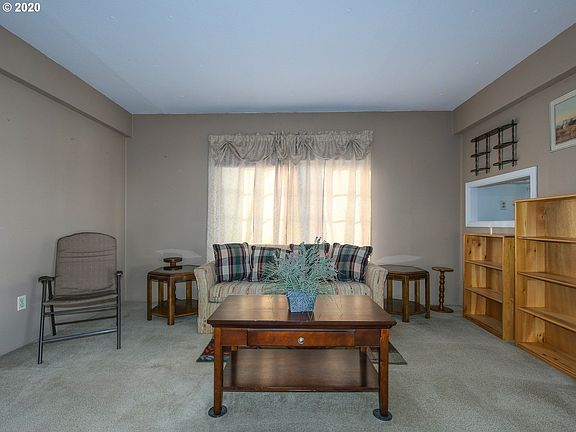 4th image of 1709 NE 78th St Unit 24