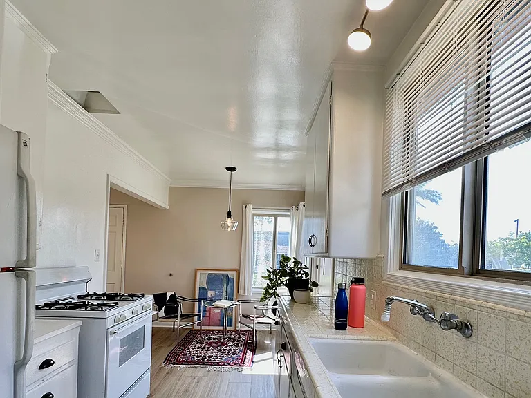 2125 Stewart St — Photo 14