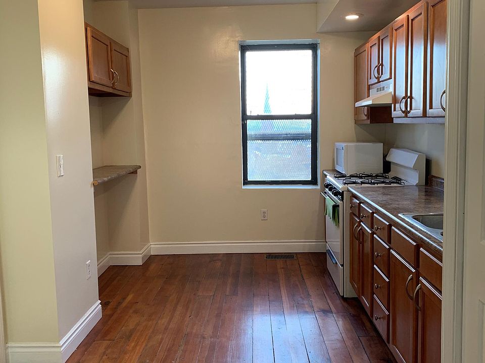 Full Kitchen with view of downtown
