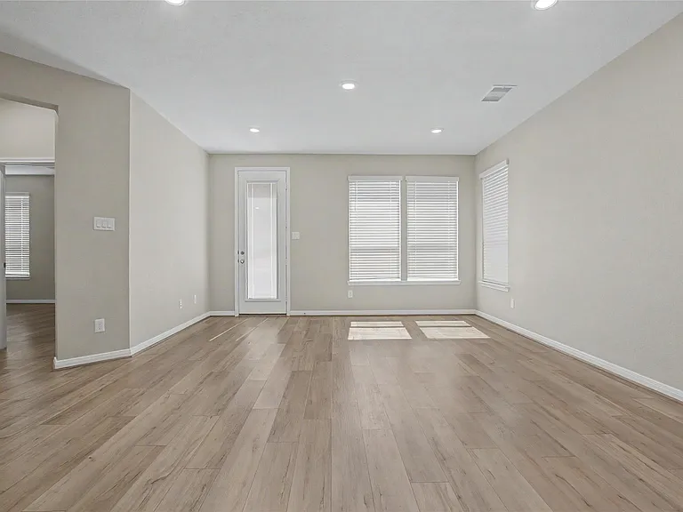 7219 Escondido Dr — Photo 10