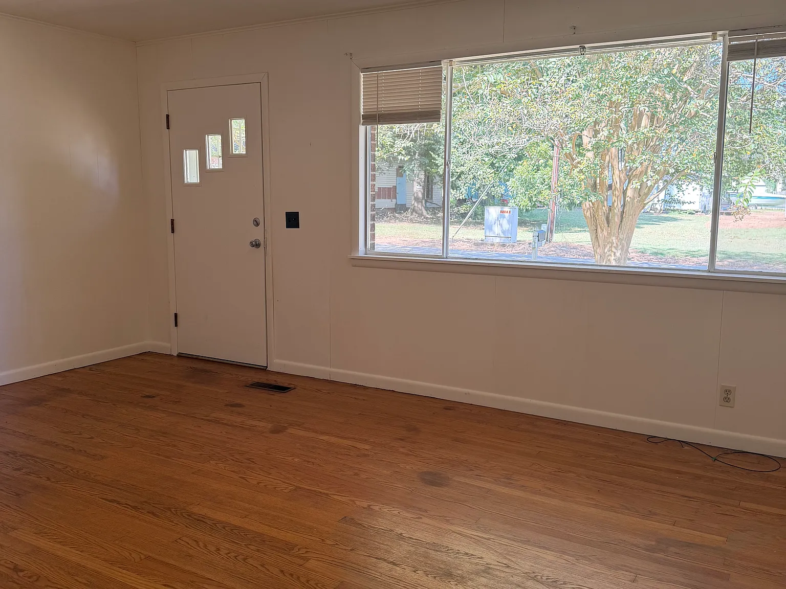 2 bed, 1200 sqft, $975 — Photo 4