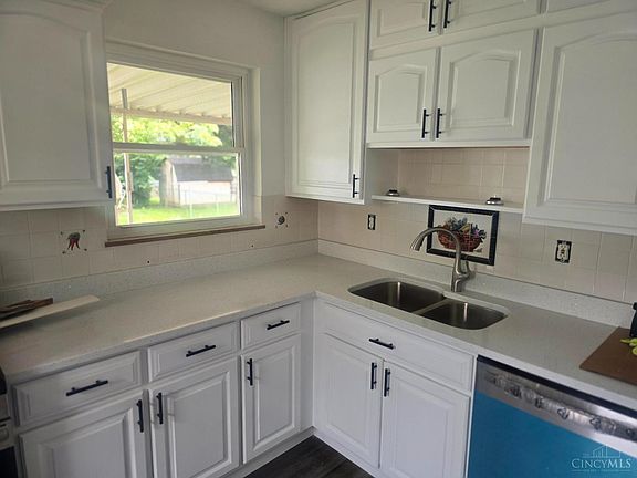3rd image of 1604 Sanborn Dr