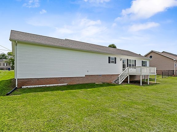 3rd image of 517 Imperial Dr