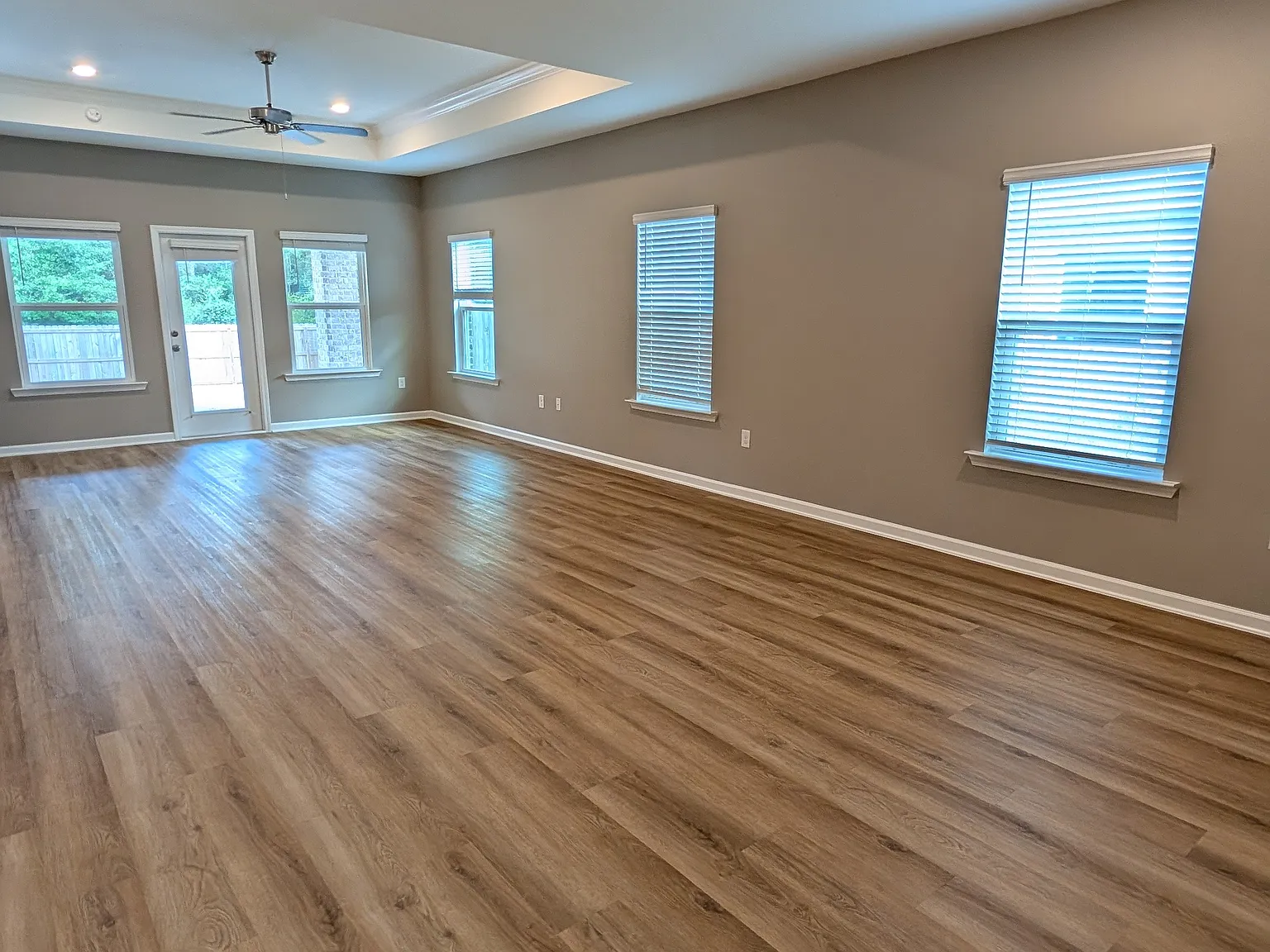 4 bed, 1948 sqft, $2,600 — Photo 3