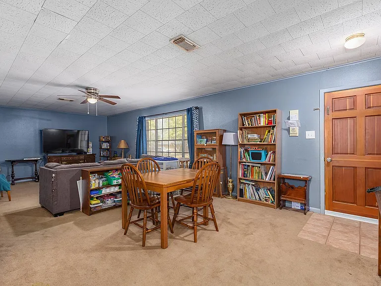 1105 Ada St — Photo 4