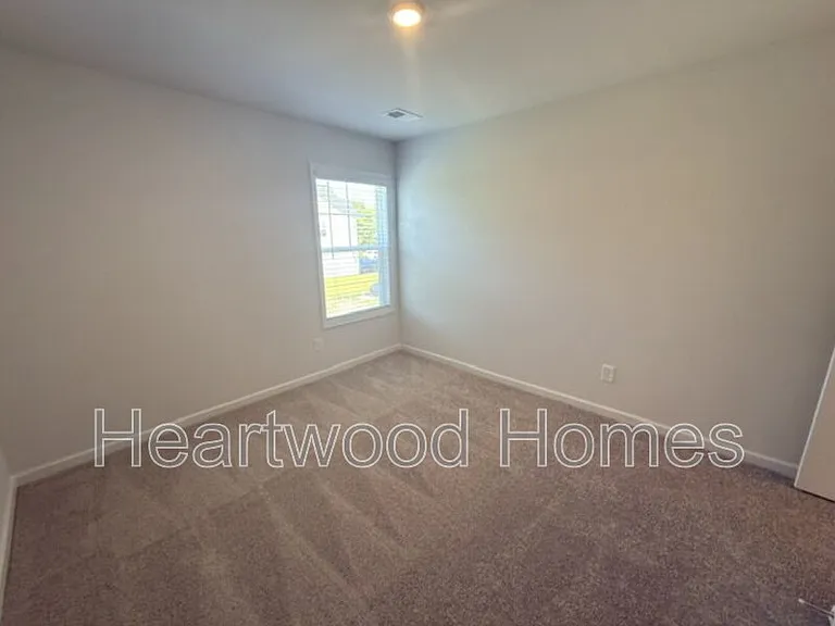 121 Bartlett Dr — Photo 28