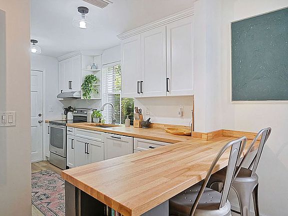 4th image of 3688 Franklin Ave