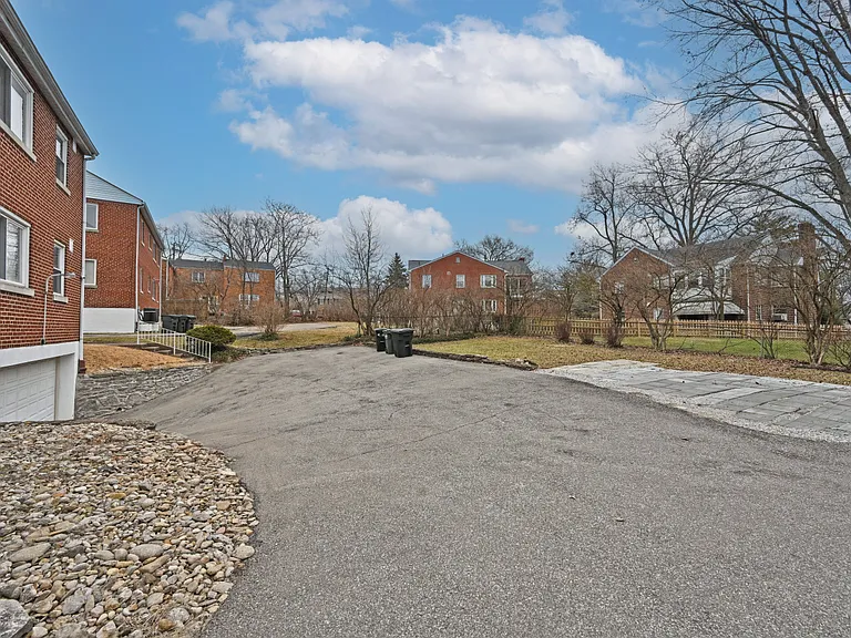 7552 Montgomery Rd #1A — Photo 25
