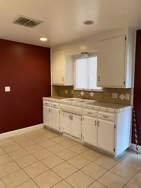 1420 W Wren Dr photo 1