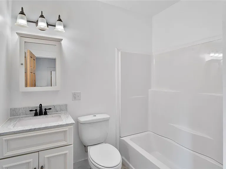426 Davis Rd — Photo 11