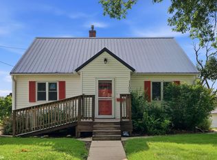 1102 Siegel St, Tama, IA 52339